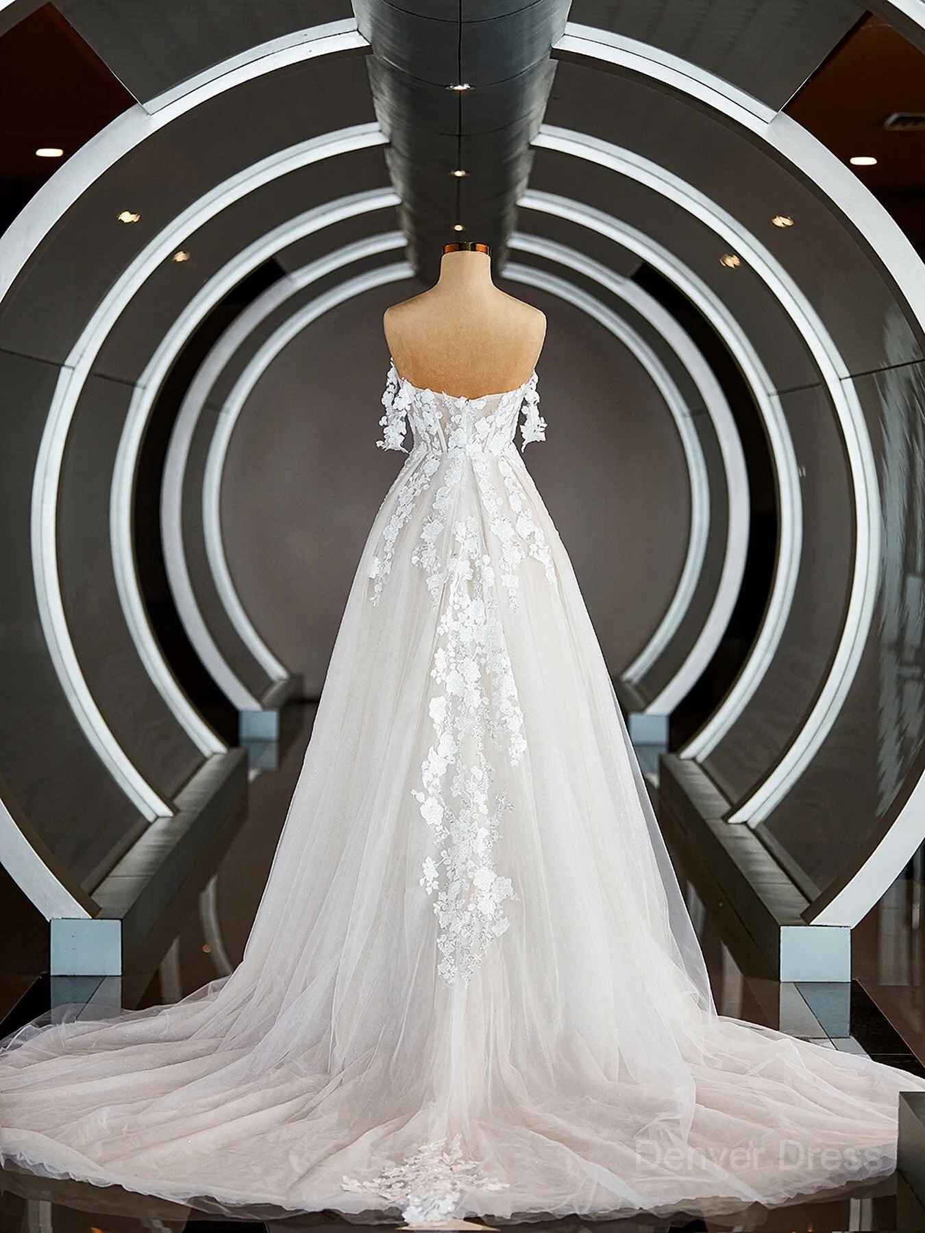A-Line Off-the-Shoulder Chapel Train Tulle Wedding Dresses with Appliques Lace