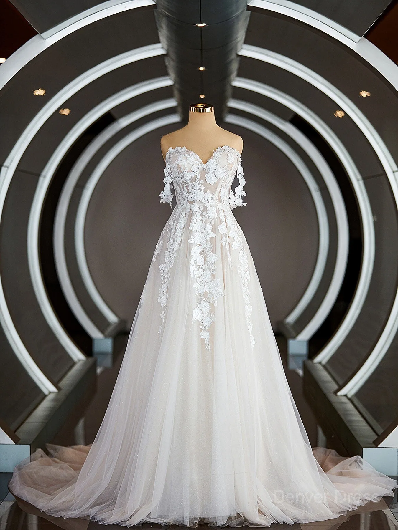 A-Line Off-the-Shoulder Chapel Train Tulle Wedding Dresses with Appliques Lace
