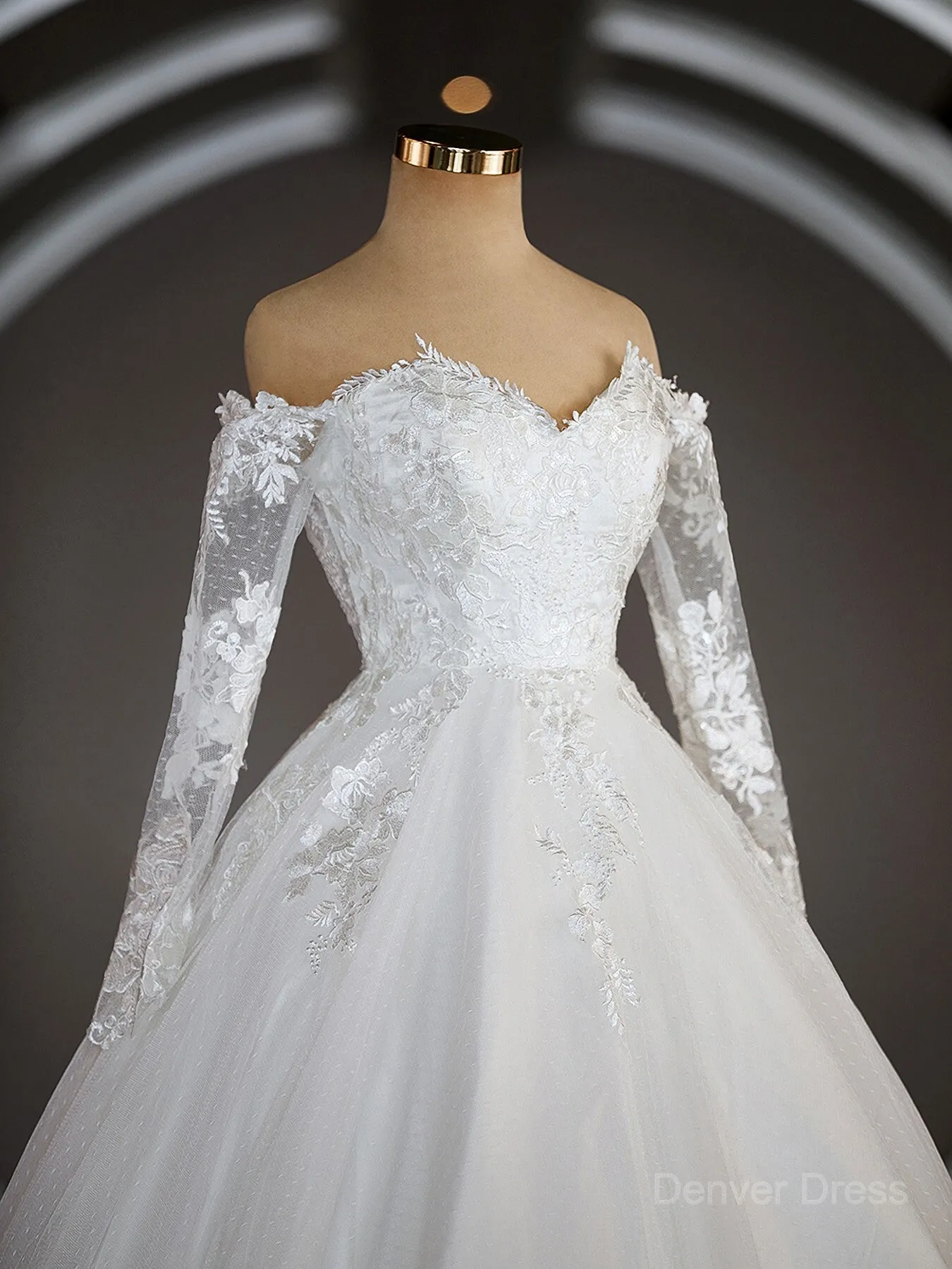 A-Line Off-the-Shoulder Sweep Train Tulle Wedding Dresses with Appliques Lace