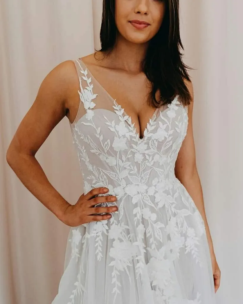 Open Back White Tulle Wedding Dress Appliques Bridal Dress